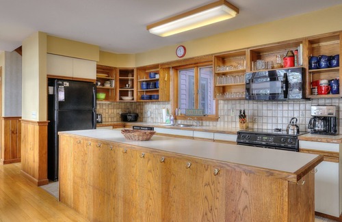 Rangeley Casa | Evergreen Shore | Spacious Family Retreat w/ Flat Lawn & Stunning Lake Views
