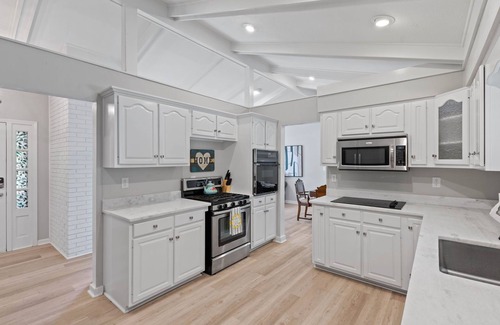 Jeffersonville - Clarksville Casa | Evergreen: Work Friendly & Near Downtown