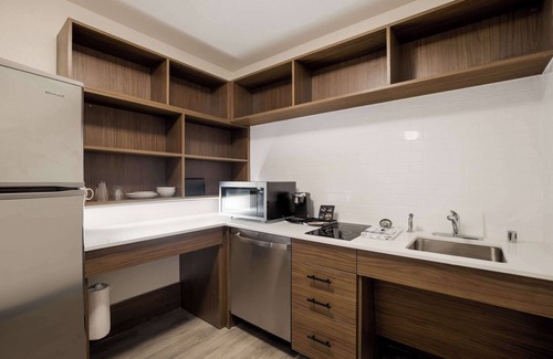 Corona Hotel | Everhome Suites Corona