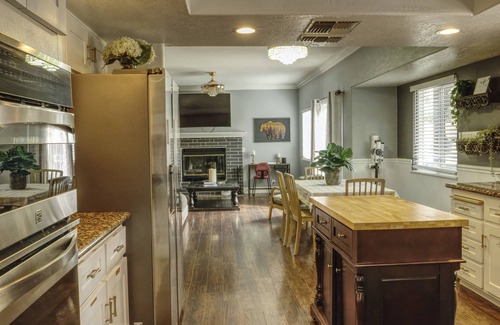 Ridgecrest Casa | Everthing you could ask for and more,Spacious 4-bedroom house located in a de