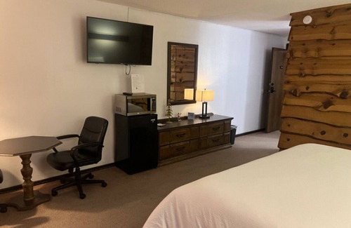Tomahawk Cabina | Every Room with a Beautiful View of The Wisconsin River *