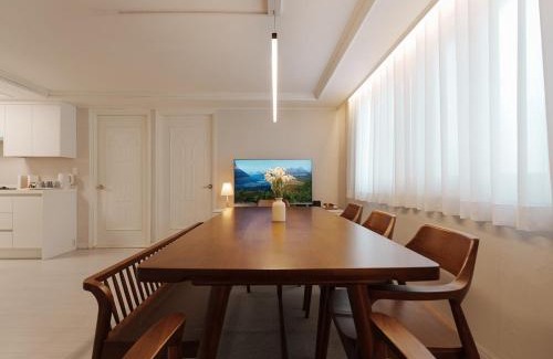 Gyeongnidan-gil Apartamento | Everyday Fun Fun-3nights free pickup from Seoul station-3Room 6Bed 2Bath-Namsantower view-grill bbq