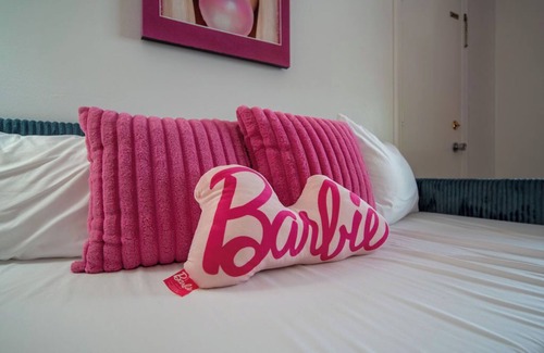 Eureka Springs Complejo | Everything is better in PINK!