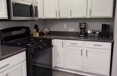 Woodfield Casa | Everything new!! 1 min to Ft Jackson