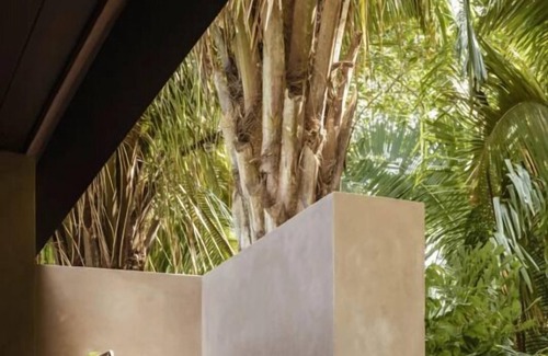 Lo de Marcos Casa | Everything You Need For The Perfect Vacation! Balcony, Pools, Beachfront!
