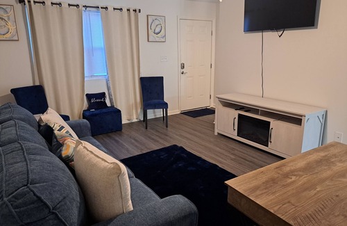 Albany Condominio | Everything You Need and More 2-br condo in Albany with WiFi, AC. Enjoy your stay