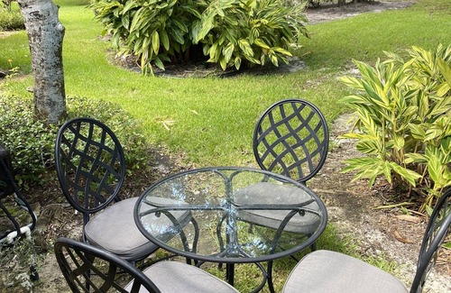 The Meadows Condominio | Everything you need in one place! And a sense of privacy.