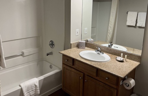 Roselawn Finance Apartamento | Everything you need in Cinci! Show up, unpack!