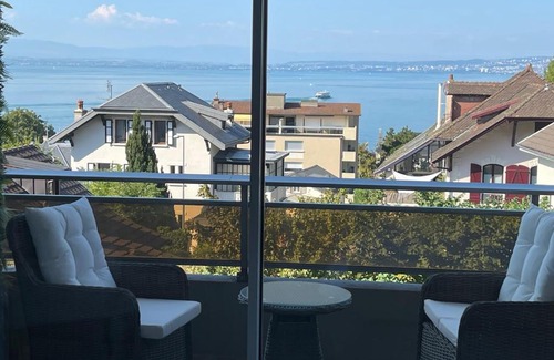 Evian-les-Bains Apartamento | Evian appartement confort Vue lac et parking privé