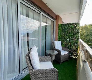 Evian-les-Bains Apartamento | Evian appartement confort Vue lac et parking privé
