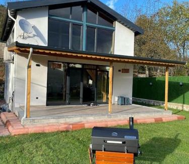 Golcuk Chalet De Esquí | Eviniz rahatlığında, eşsiz doğa manzaralı dağ evi