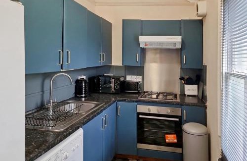 Gravesend Apartamento | Evo Stays - 2 bedroom, 2 mins walk to Station
