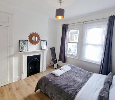 Gravesend Apartamento | Evo Stays - 2 bedroom, 2 mins walk to Station
