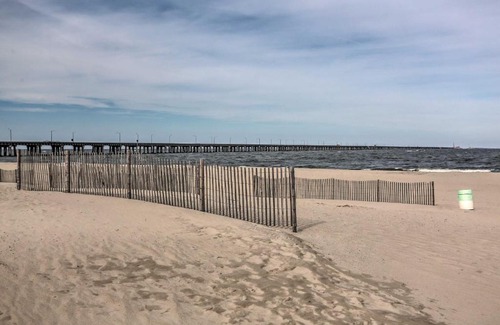 Chic's Beach Casa | Evolve High-End Home on Lake 1 Block to Coast!