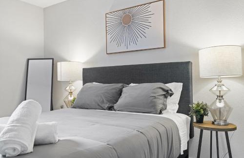 St. Johns Apartamento | Evonify Stays - Highland - Stylish Furnished Apartments