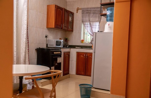 Muyenga Apartamento | Ewaffe@AKUA/BARU Clean 2BDRM APT