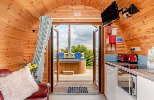 Oakenholt Cabaña | EWE TWO, casa de vacaciones romántica con carácter en Flint, Ref 951606