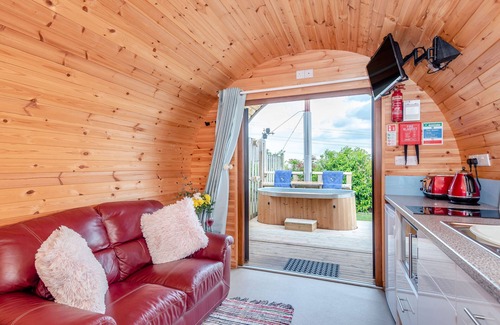 Oakenholt Cabaña | EWE TWO, casa de vacaciones romántica con carácter en Flint, Ref 951606