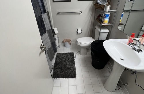 Southfield Condominio | ExactlyWhere you need to be!! Shabby Chic Swanky Bachelorette Pad