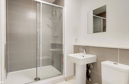 Newham Apartamento | ExCeL London - Gorgeous 3 Bedroom condo, 2 Balcony and Nice View