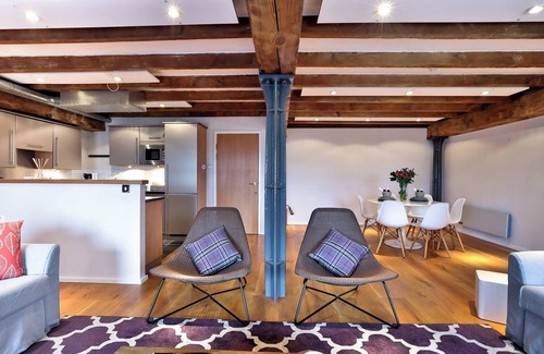 Docklands Apartamento | ExCel Warehouse Conversion by Wild Roses