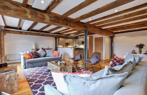 Docklands Apartamento | ExCel Warehouse Conversion by Wild Roses