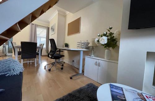 Gravesend Casa | Excellency Stays , Contractors ,families , Comfort Home , Free Parking ,