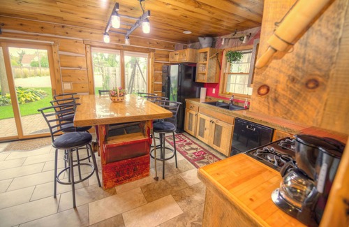 Fish Creek Cabina | Ubicación perfecta para la familia, impecablemente limpio, capacidad para 18 personas, propietarios amables.