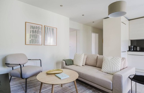 District 2 Apartamento | Excellent Enge 3BR w/ Balcony, W/D & Elev, by Blueground