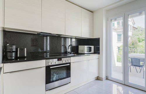 District 2 Apartamento | Excellent Enge 3BR w/ Balcony, W/D & Elev, by Blueground