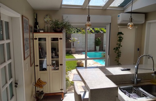 Ponta das Canas Casa | Excellent house in gated community with pool, 1 block from the beach