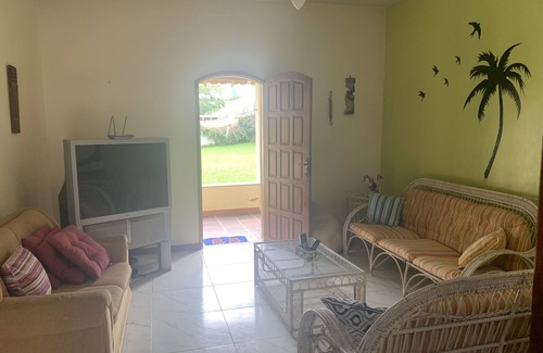 Araruama Casa | Excelente casa en Araruama 5/4 piscina y campo de fútbol