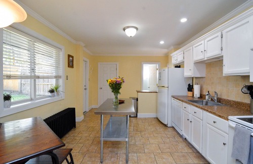 Bethlehem Casa | Excelente ubicación, ideal para familias, a pie de Main St, cerca de todo