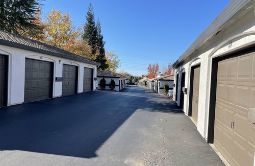 Roseville Apartamento | Excellent Location! Garage Included. Long Stays.
