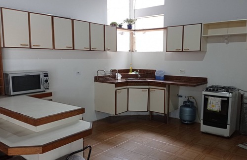 Peruibe Casa | EXCELENTE UBICACIÓN - CASA CON PISCINA EN EL CENTRO DE PERUÍBE