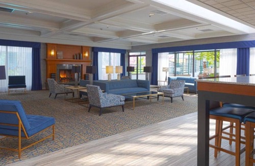 Wenatchee Casa | Excellent Pick! Comes w/ Free Parking & Breakfast, Pool, Pets Allowed!