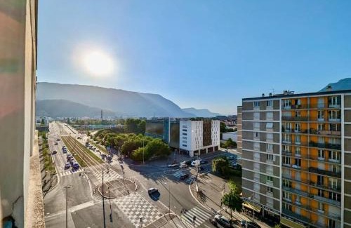 Quartier des Eaux-Claires Apartamento | Excellent T2 - Superbe Vue et Proche Rocade
