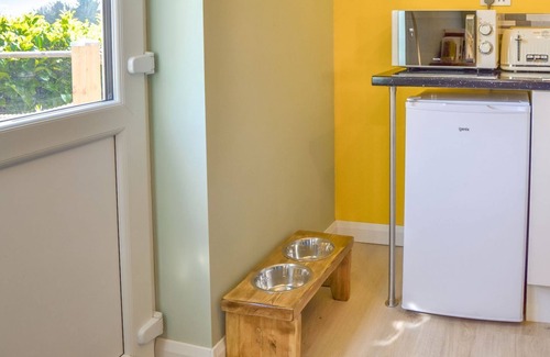 Halvergate Cabaña | 1 bedroom accommodation in Halvergate