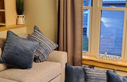 Croghan Casa | EXCELLENT WiFi! Adirondack Cottage on C8 Trail. ATV, Hiking, Kayaking, Swimming