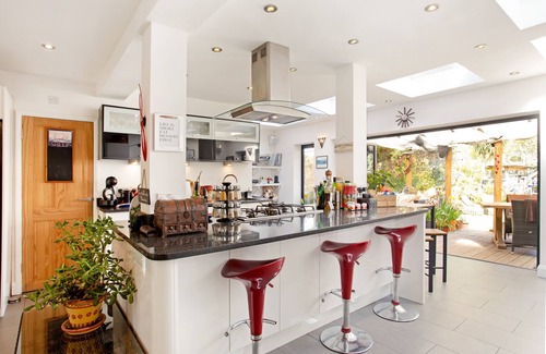 Coombe Vale Casa | Exceptional 5 Bed House in London Borough of Kingston