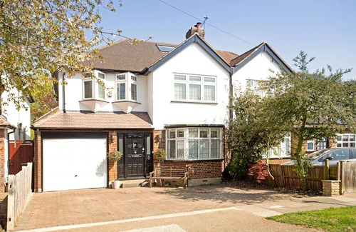 Coombe Vale Casa | Exceptional 5 Bed House in London Borough of Kingston