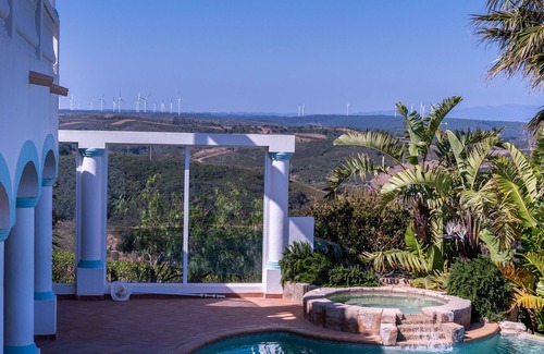 Budens Villa | Excepcional villa de 4 dormitorios con impresionantes vistas y piscina climatizada