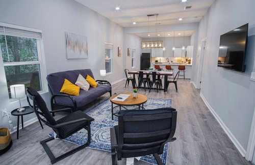 Near East Side Cabaña | Exceptional 5BR So Close to Riverwalk and Downtown