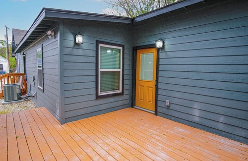 Near East Side Cabaña | Exceptional 5BR So Close to Riverwalk and Downtown