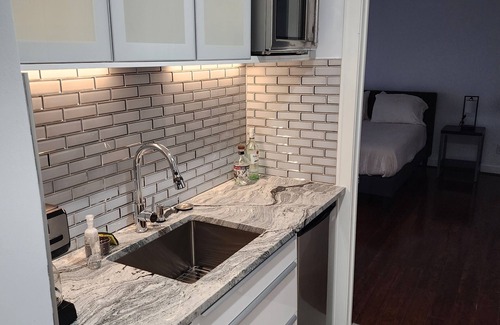 Fort Worth Casa | Exceptional contemporary w/ pool, near stadiums, TCU and hospitals