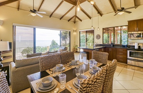 Dominicalito Casa | Condominio de árboles excepcionalmente amigable con vista al mar y balcón ventoso.