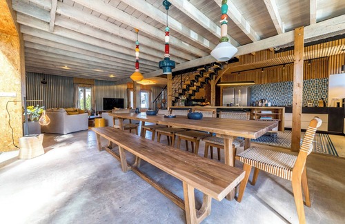 Brive-la-Gaillarde Villa | Exceptional urban loft with swimming pool: the ideal address for a dream vacation.