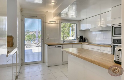 Bandol Villa | EXCEPCIONAL villa de lujo, pies en el agua en la playa de Renecros