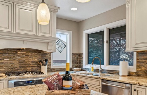 East End Casa | Exceptional Views & Luxurious Kitchen! Fireplace & Hot Tub | Min to Downtown & BSU