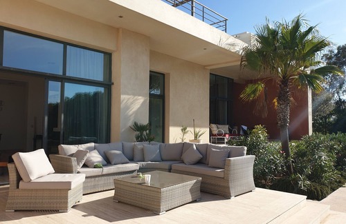 Medina Villa | Excepcional villa de 400m2 con piscina privada climatizada y empleada doméstica